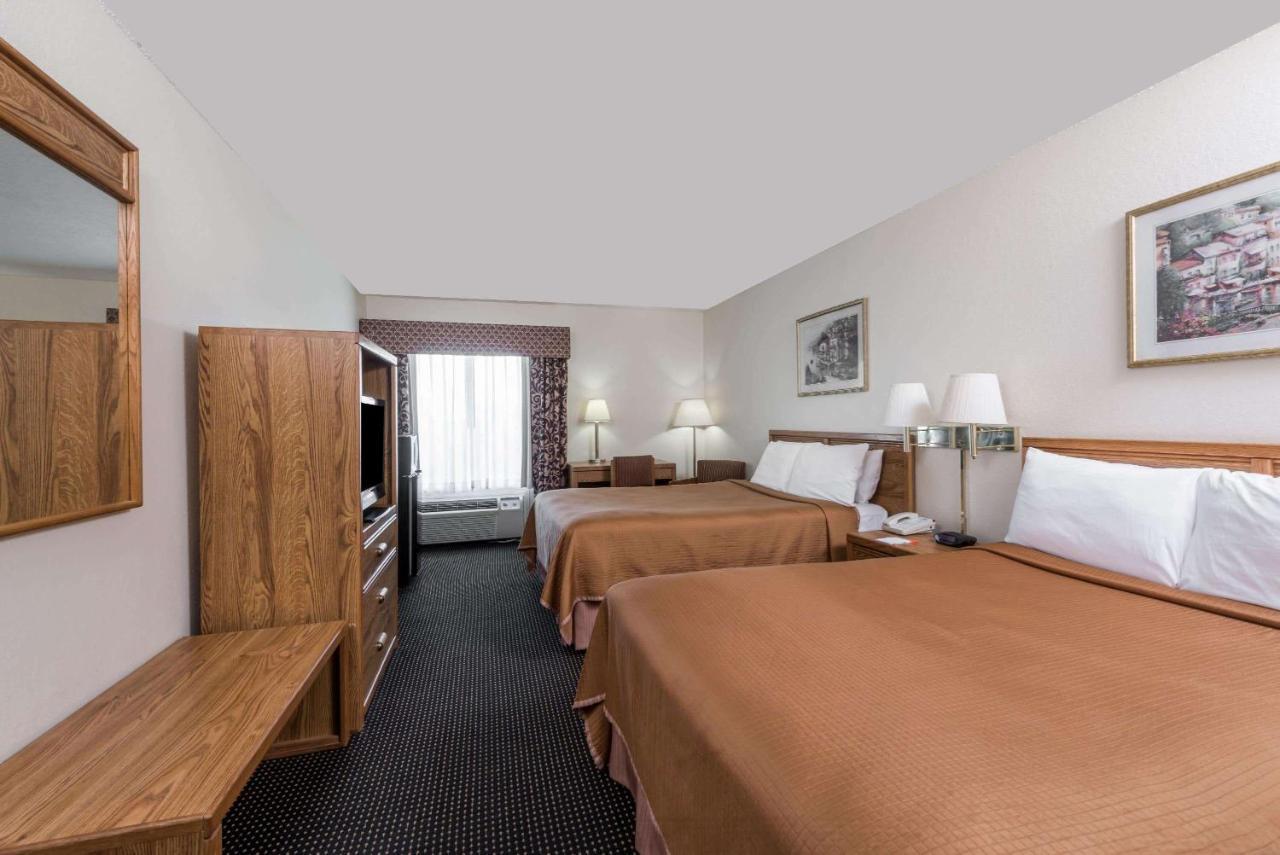 Howard Johnson By Wyndham Iowa La Ngoại thất bức ảnh