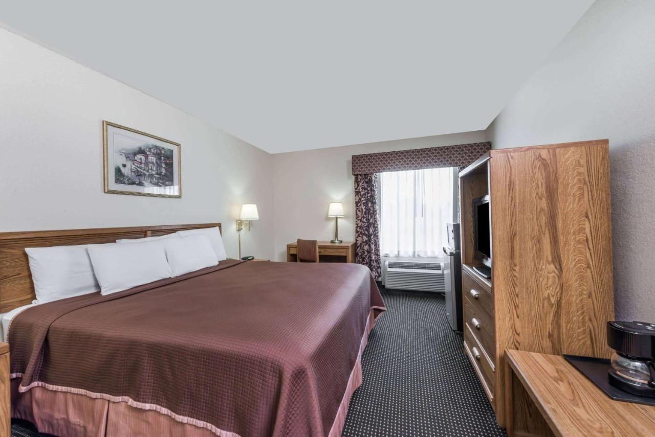 Howard Johnson By Wyndham Iowa La Ngoại thất bức ảnh