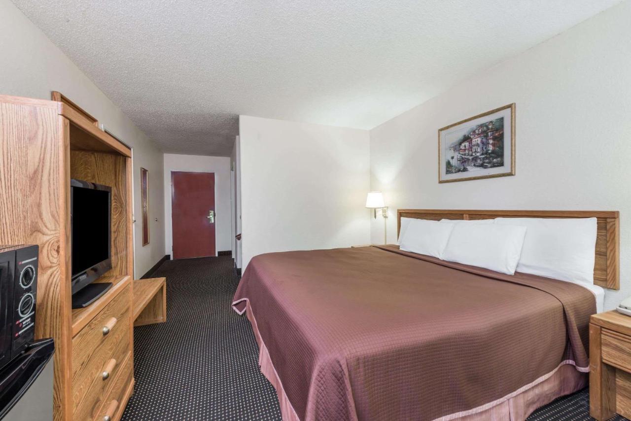Howard Johnson By Wyndham Iowa La Ngoại thất bức ảnh